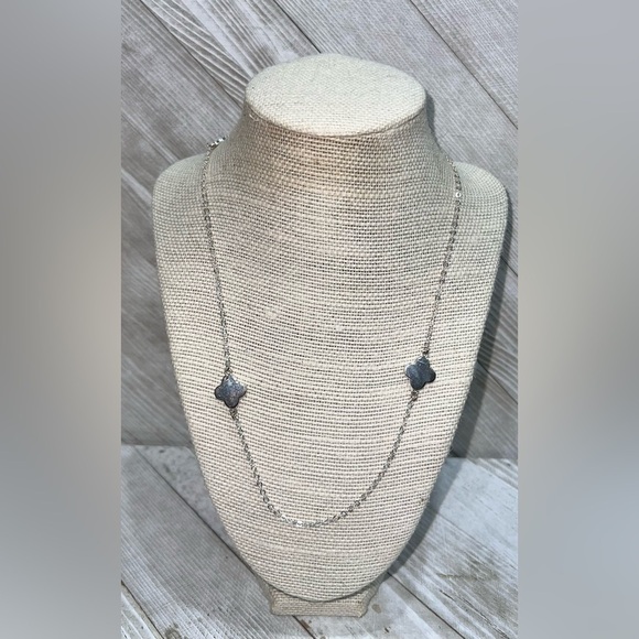 Jewelry - Silver necklace